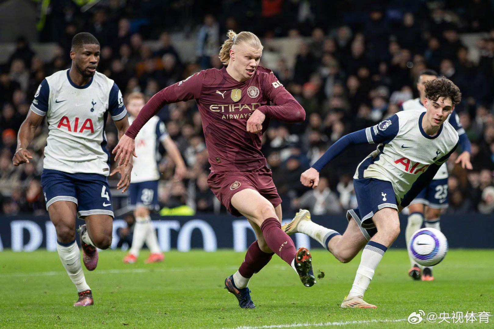 曼联防线失误频频，客场告负颓势明显的简单介绍