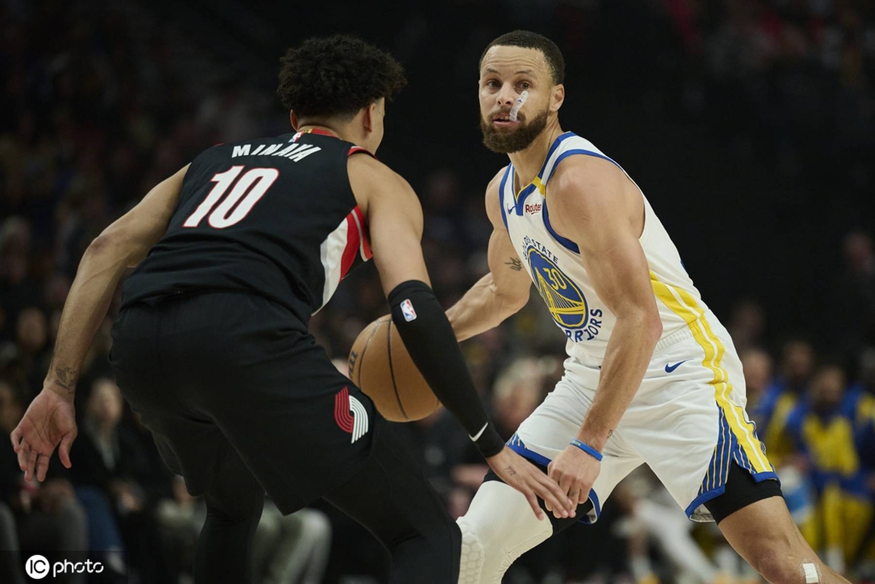 勇士队全员表现亮眼，战胜对手稳步前行的简单介绍