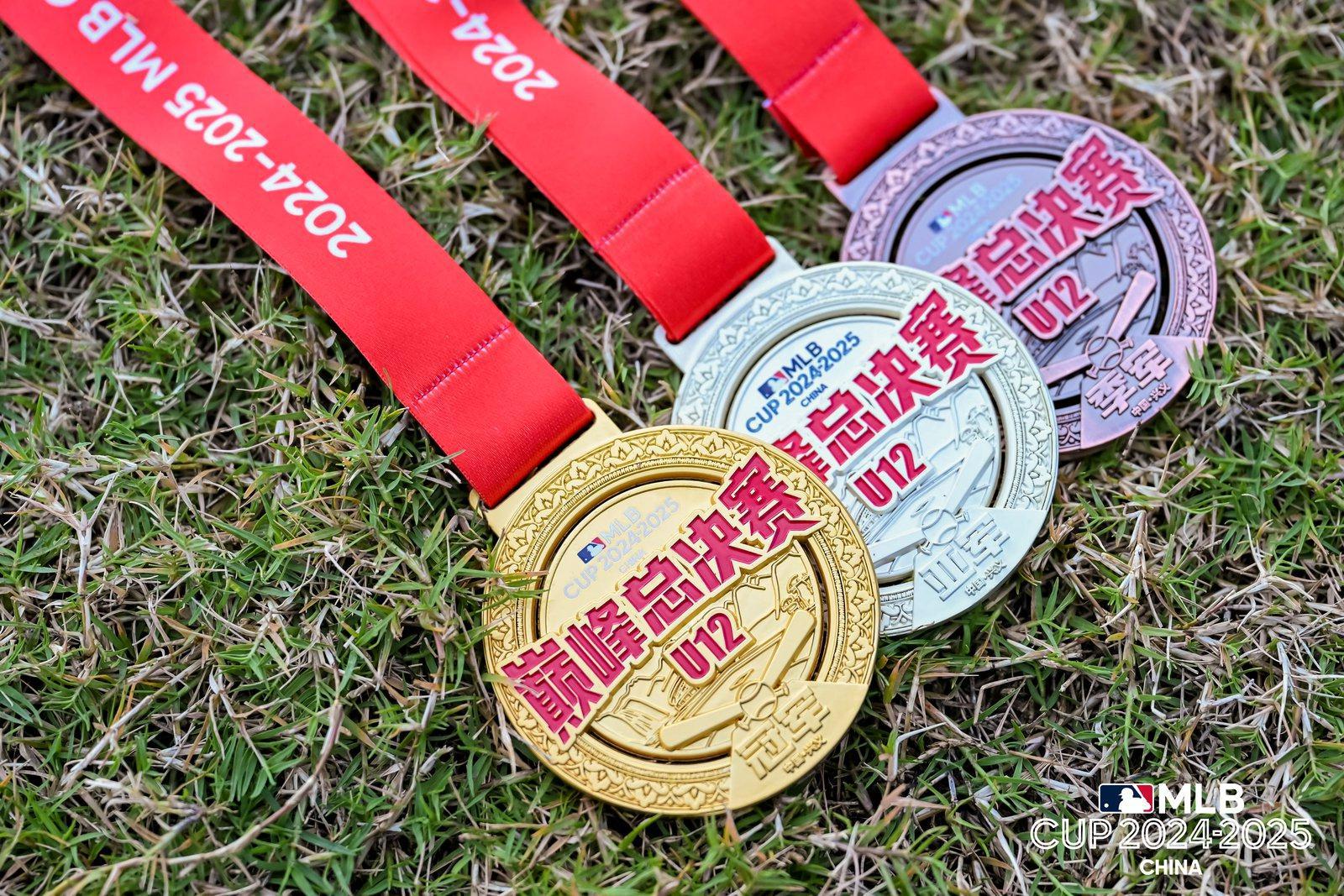 比赛胜利带给球队更大的荣誉和自信心 